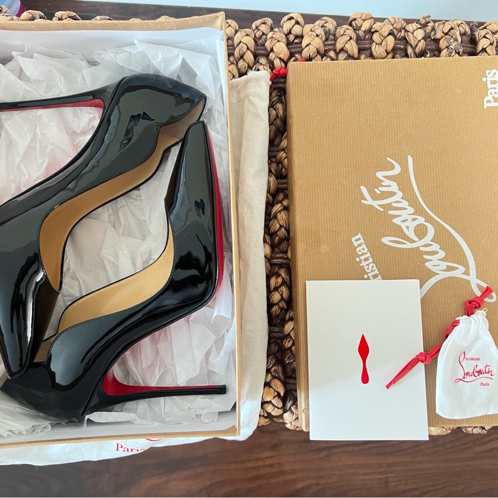 Hot Chick - worn only once inside
120 mm Pumps - Patent calf leather
